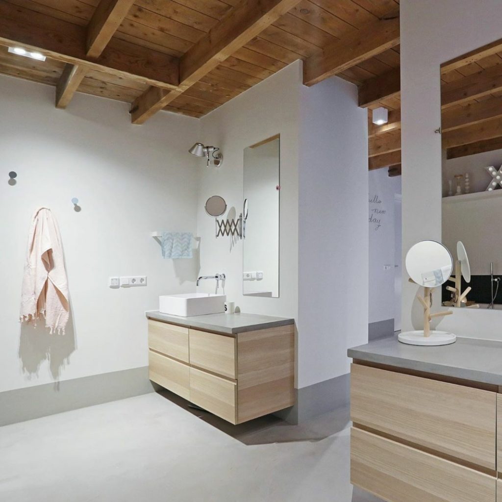 badkamer houten plafond