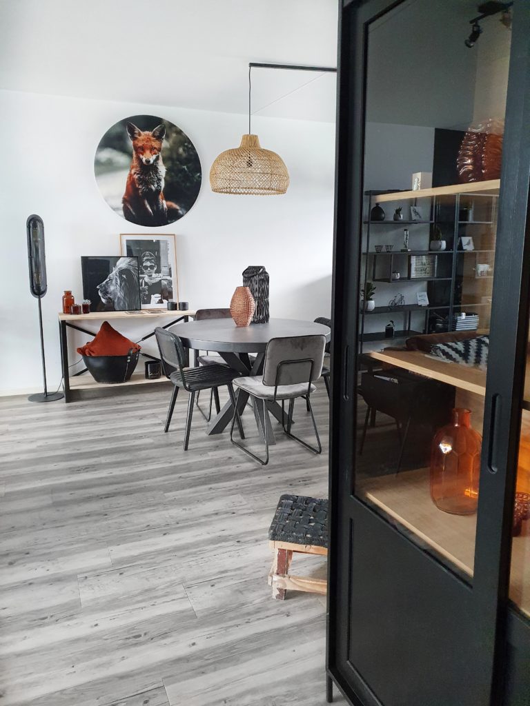 hanglamp boven de eettafel