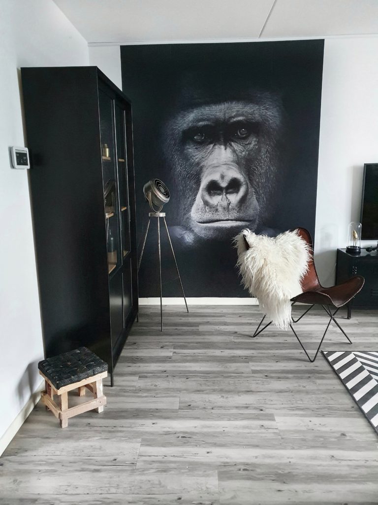 behang in de woonkamer