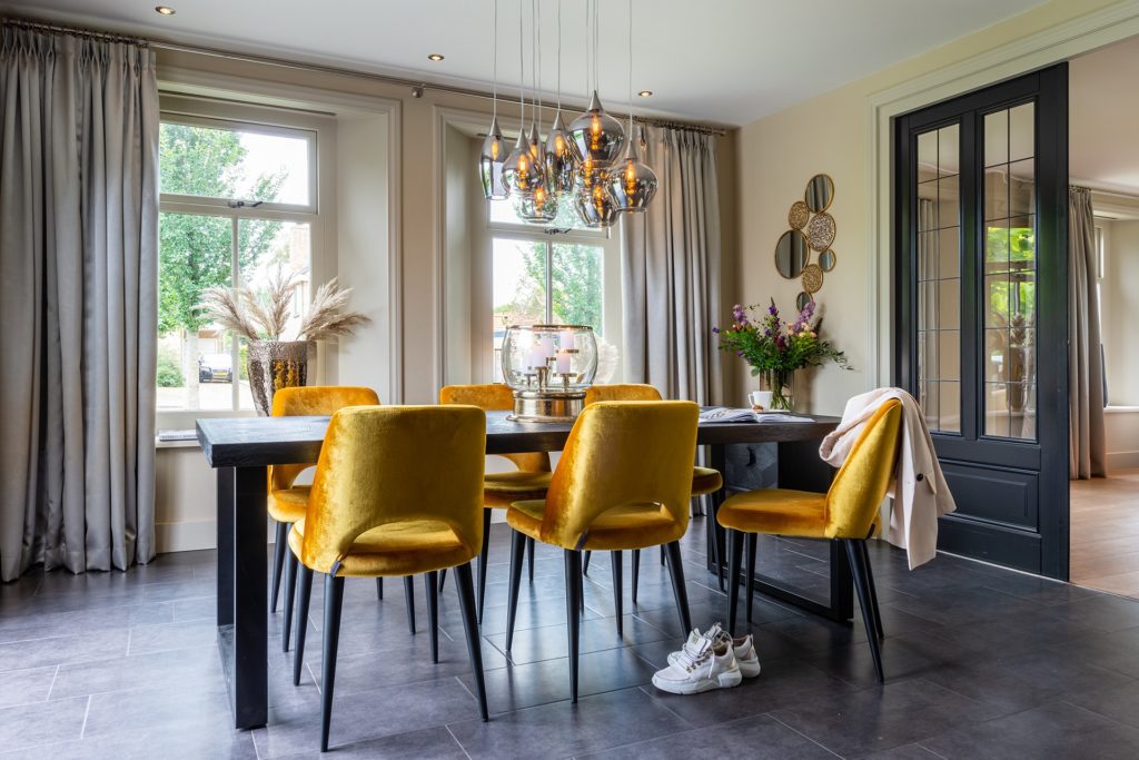 gouden velvet stoelen